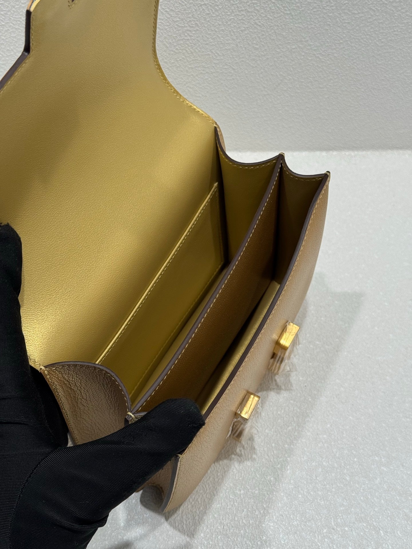 hand bag