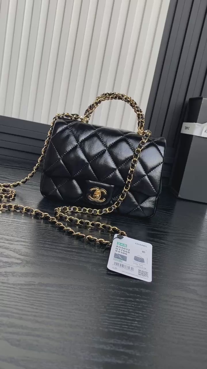 Black and white dual tone diamond grid chain bag