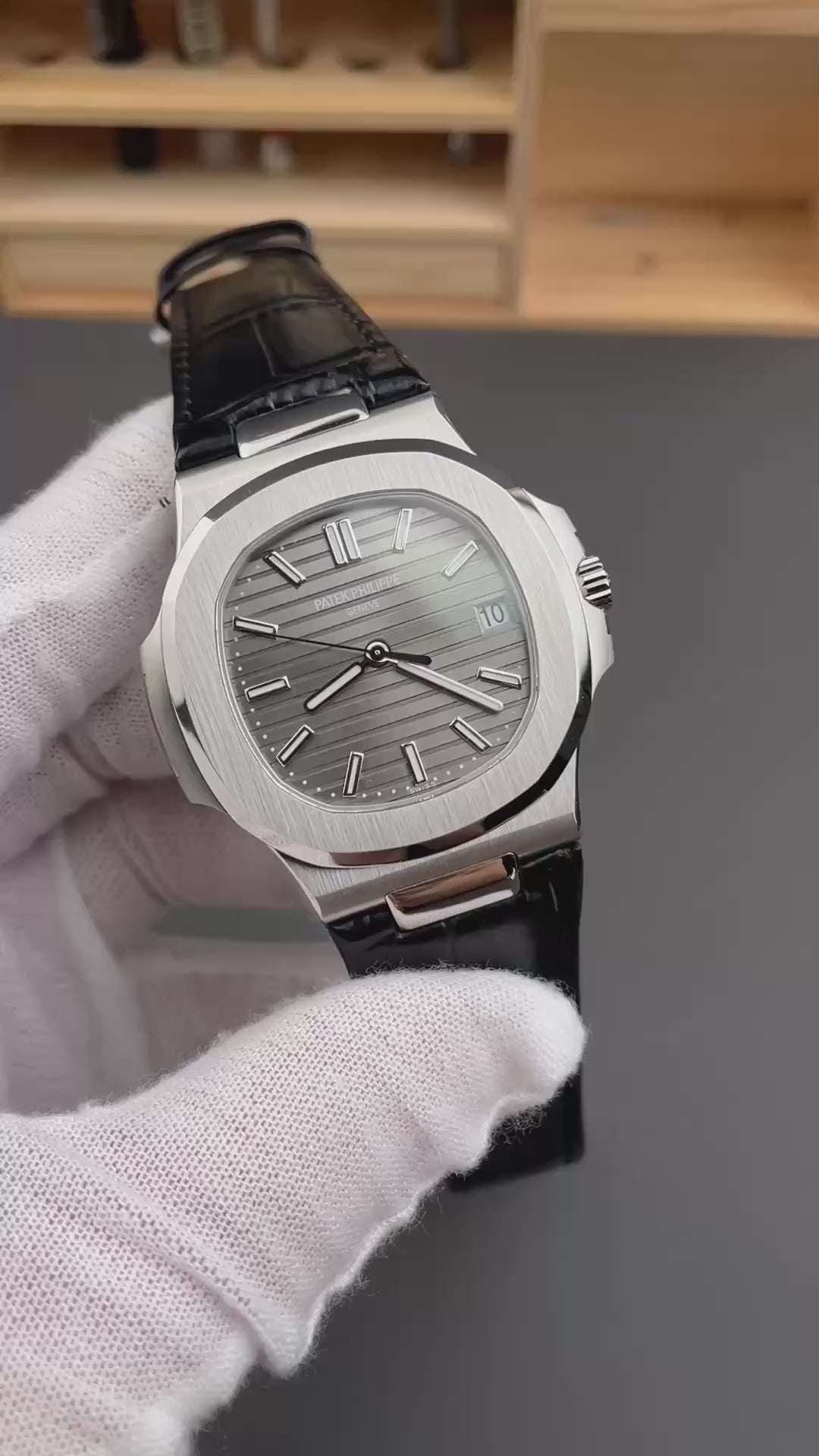 Patek Philippe（百达翡丽）运动优雅（鹦鹉螺 Nautilus）
