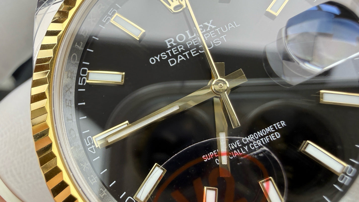 Rolex（劳力士）间金日志型腕表 126333（黑盘条钉）