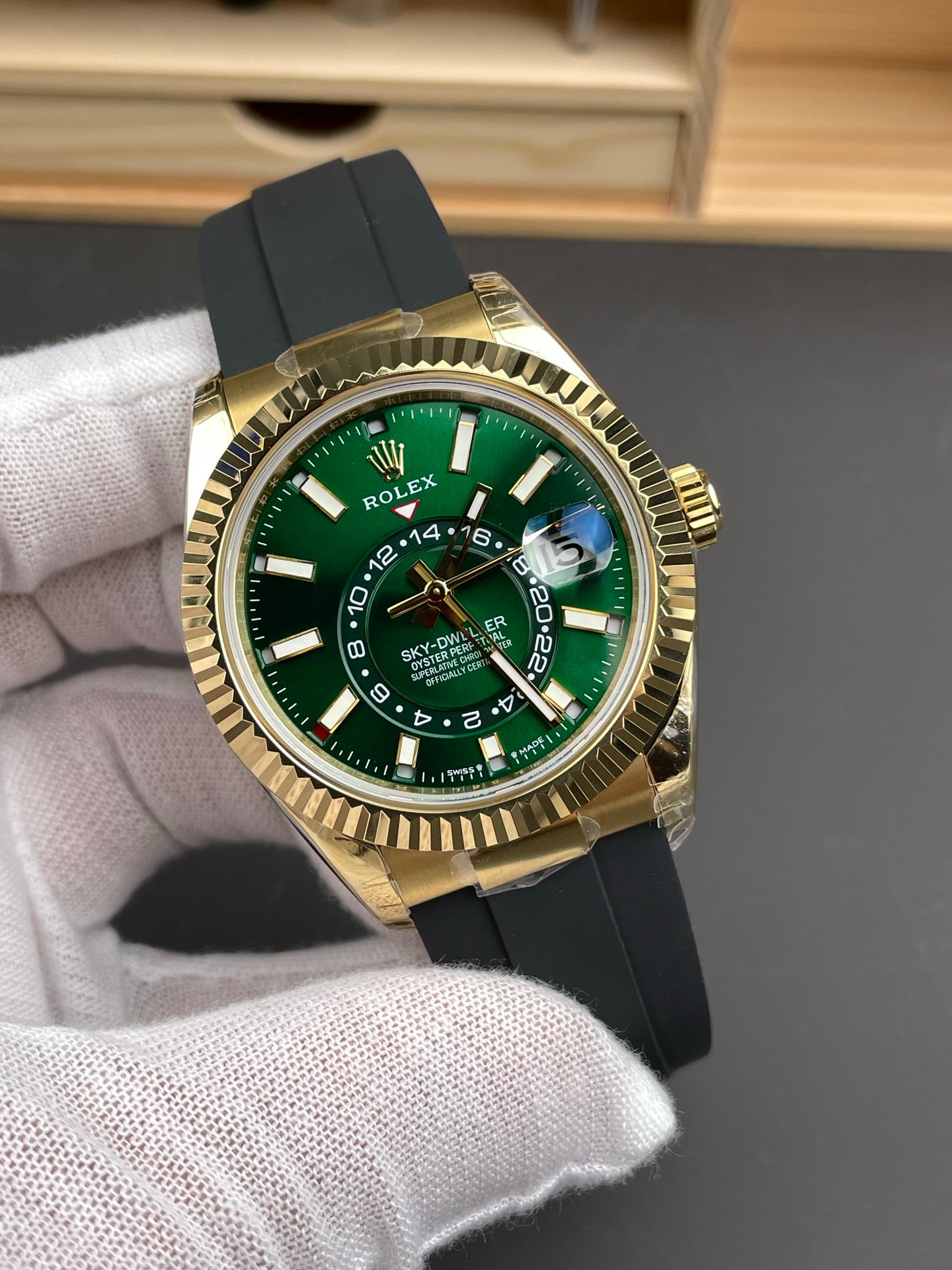 Rolex（劳力士）天行者（Sky-Dweller）