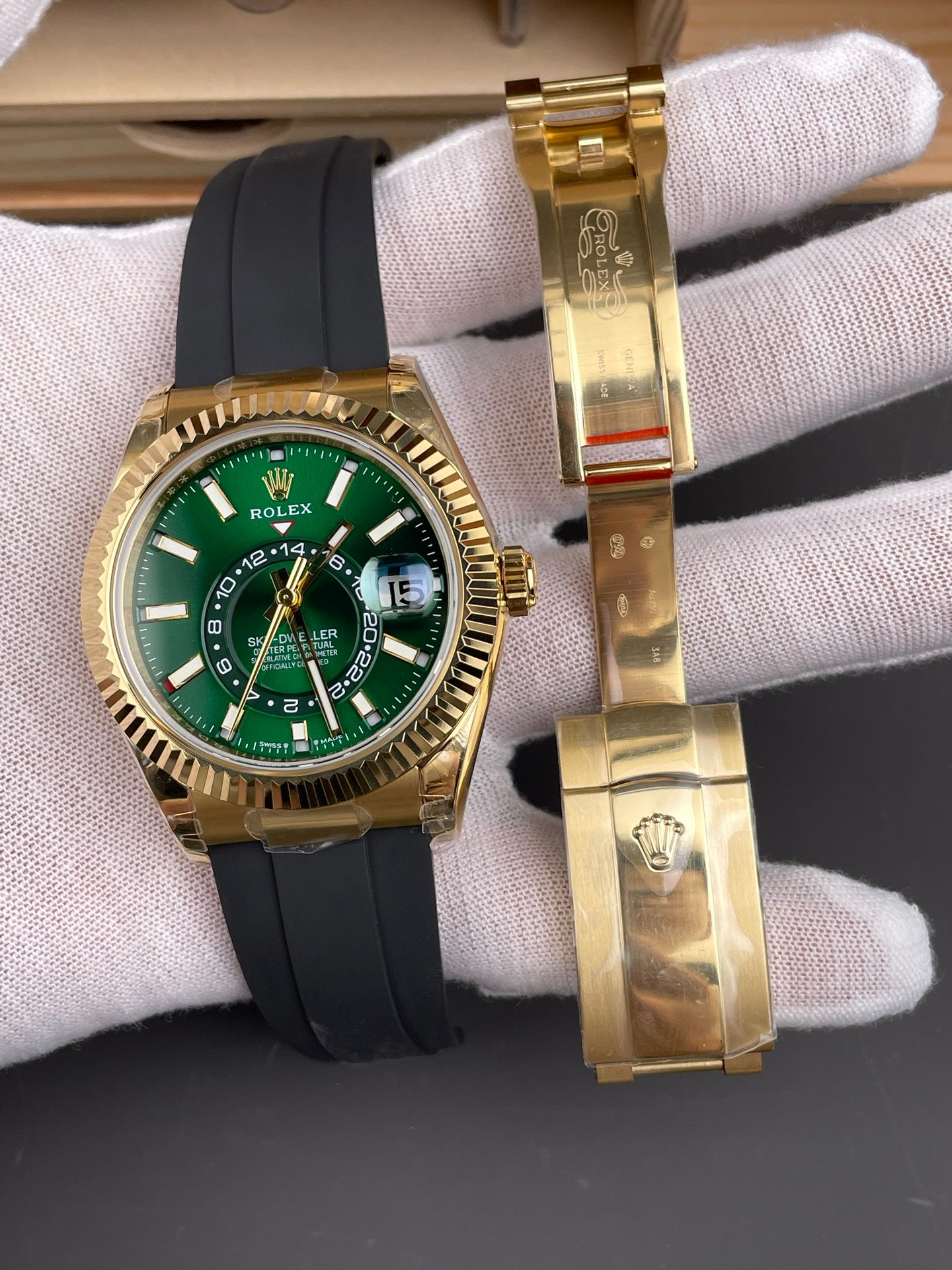 Rolex（劳力士）天行者（Sky-Dweller）