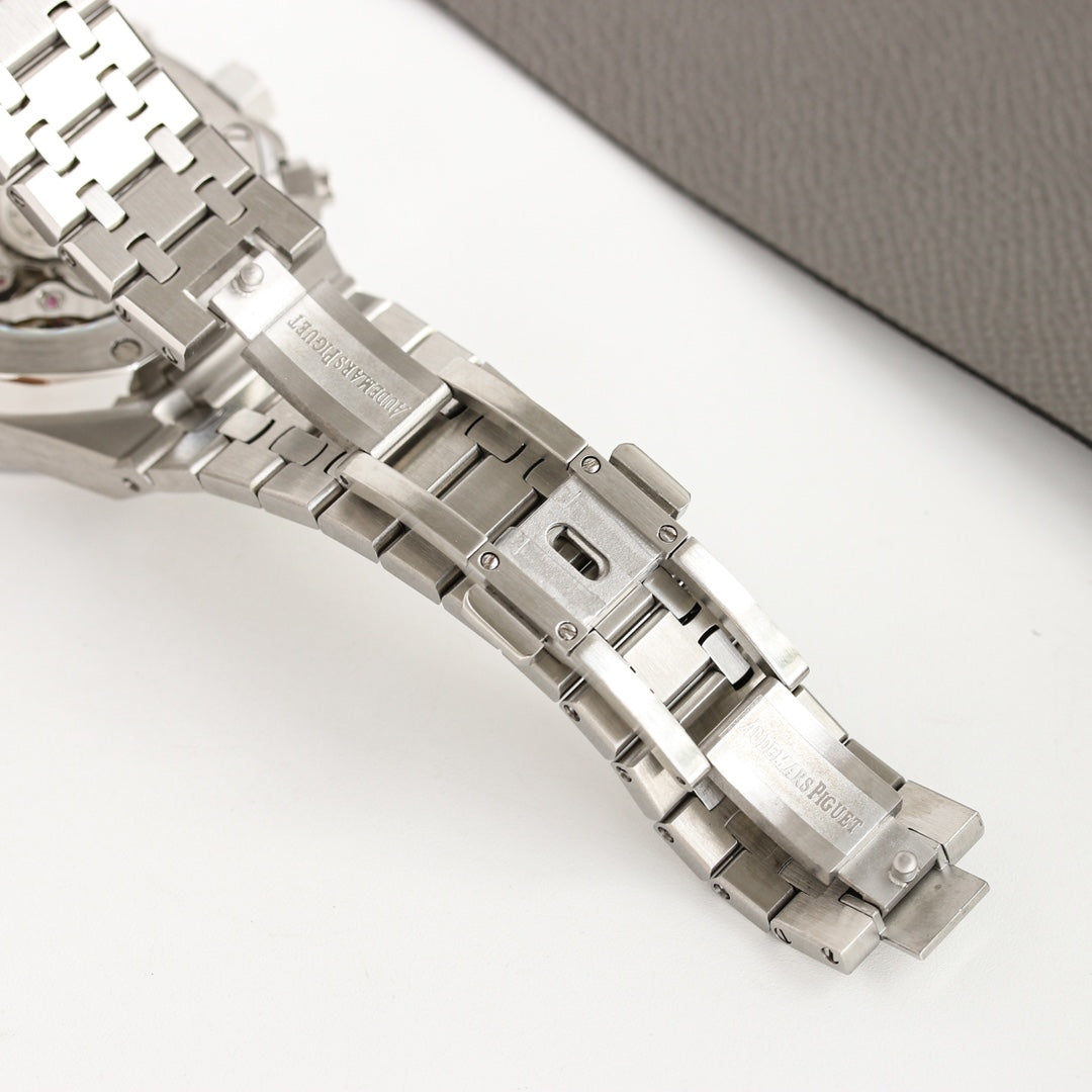 Audemars Piguet Royal Oak Series New 26240 Chronograph