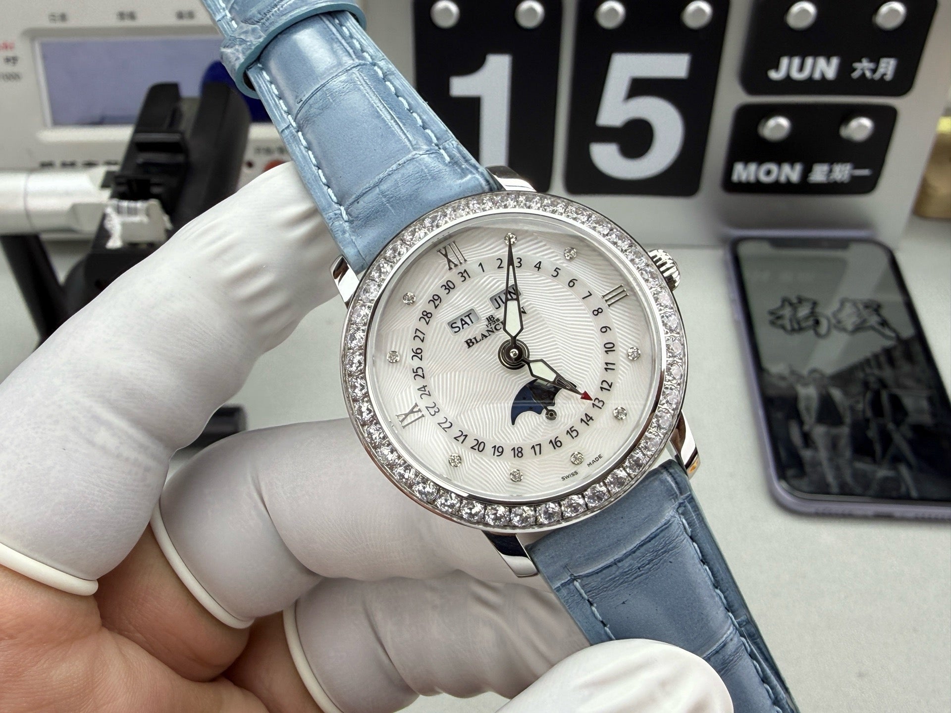 Blancpain（宝珀）女装系列的“月亮美人”腕表