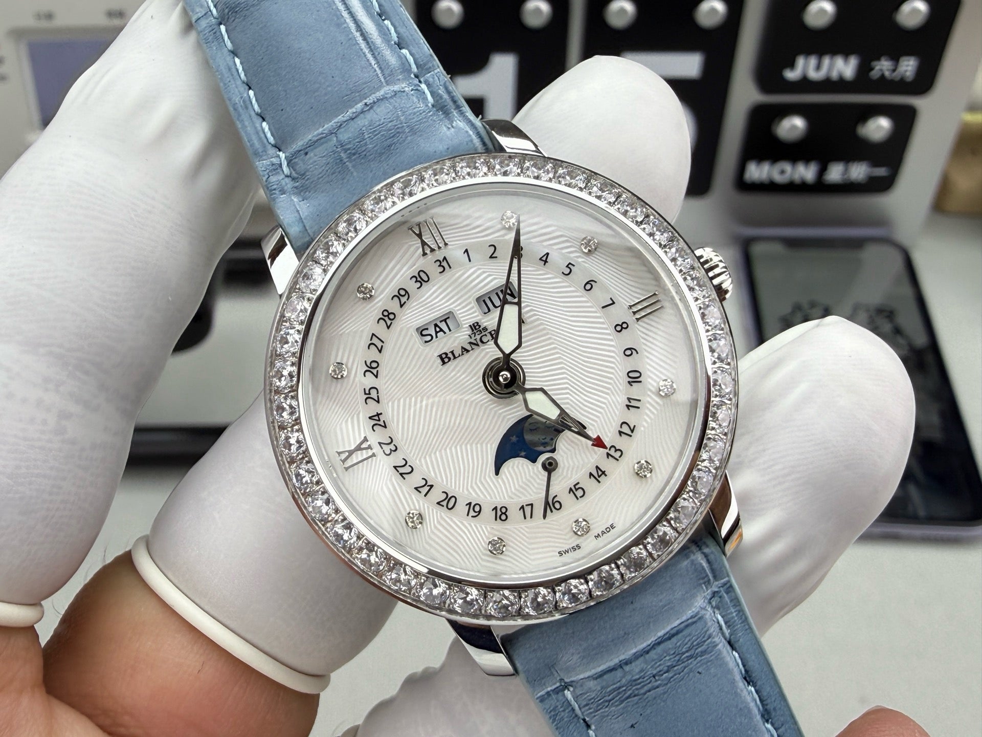 Blancpain（宝珀）女装系列的“月亮美人”腕表