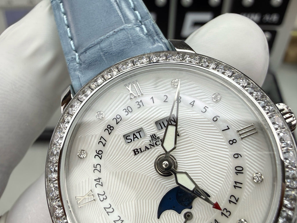 Blancpain（宝珀）女装系列的“月亮美人”腕表
