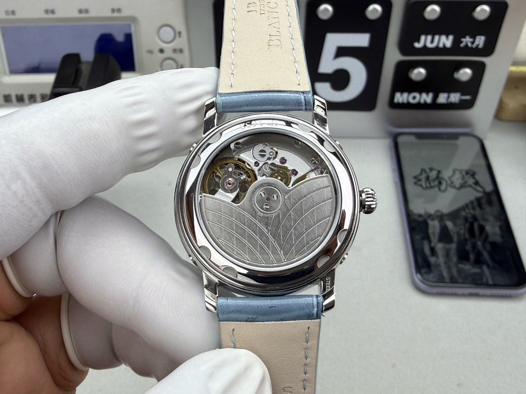 Blancpain（宝珀）女装系列的“月亮美人”腕表
