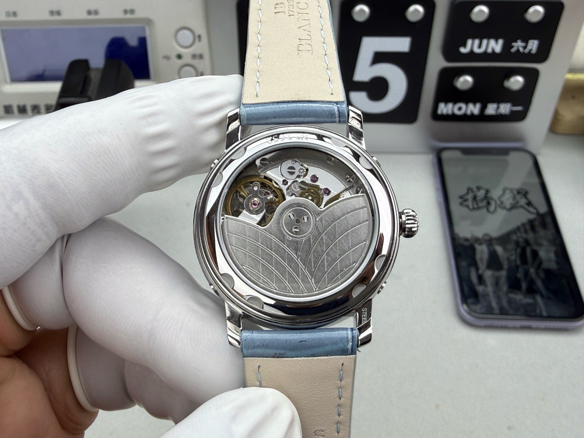 Blancpain（宝珀）女装系列的“月亮美人”腕表