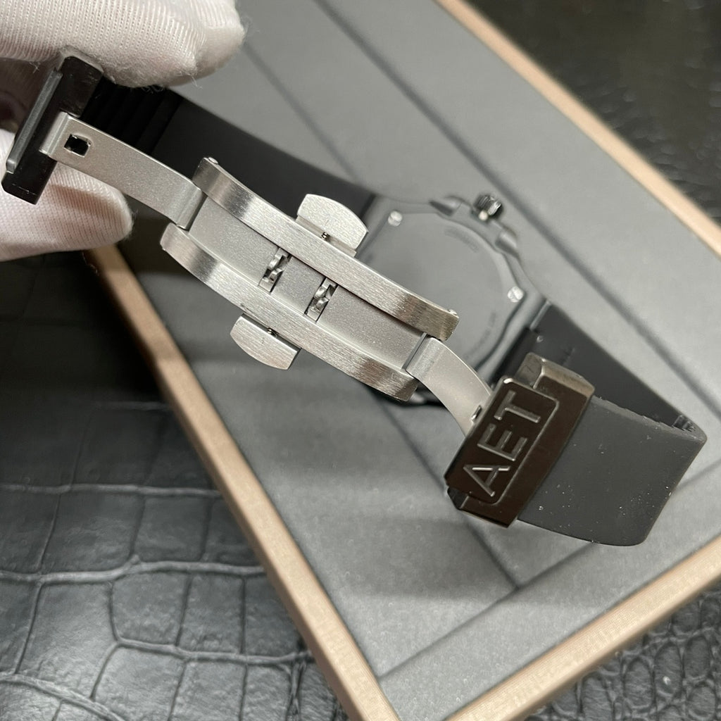 Patek Philippe（百达翡丽）陶瓷 Tiffany 5711