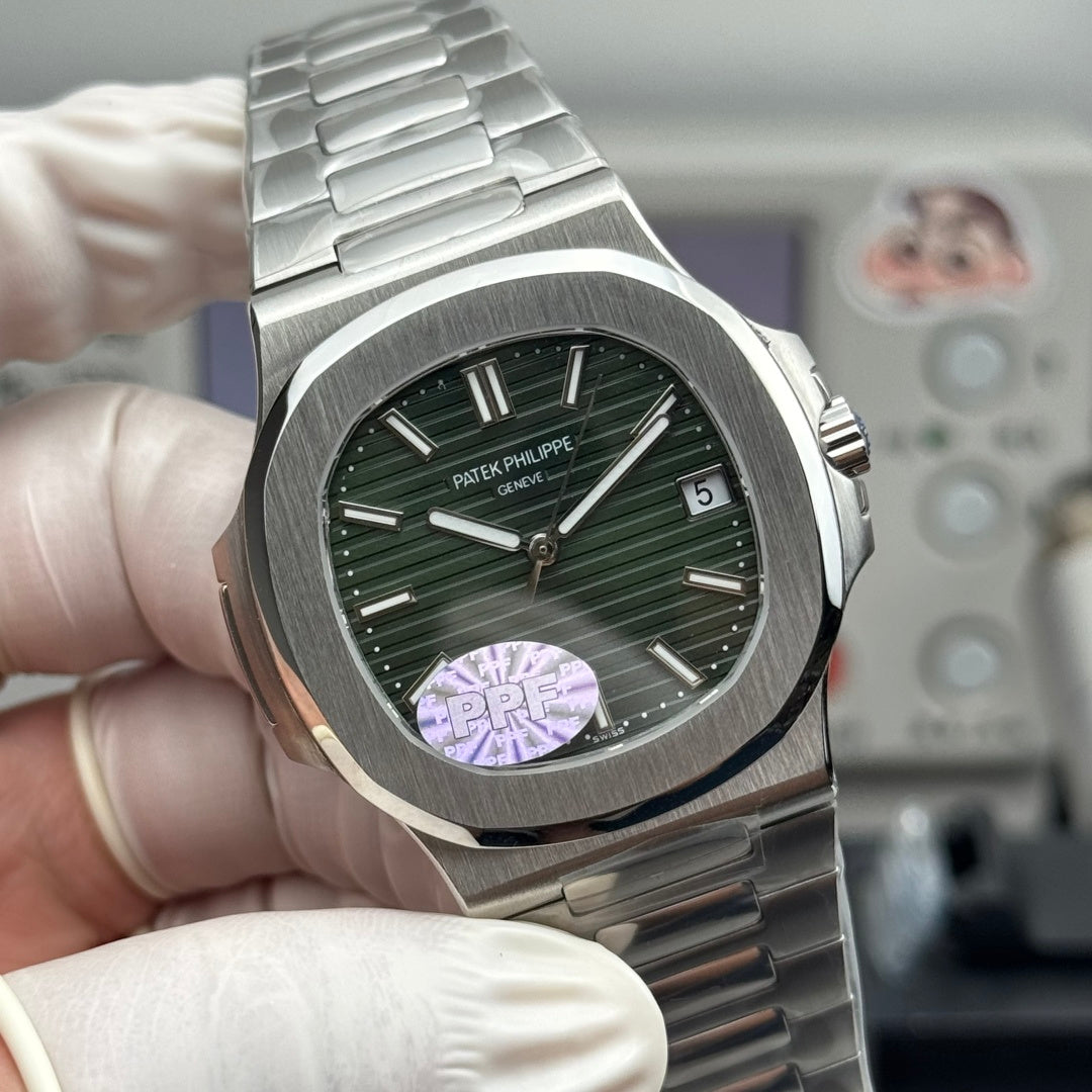 Patek Philippe（百达翡丽）运动优雅（鹦鹉螺 Nautilus）