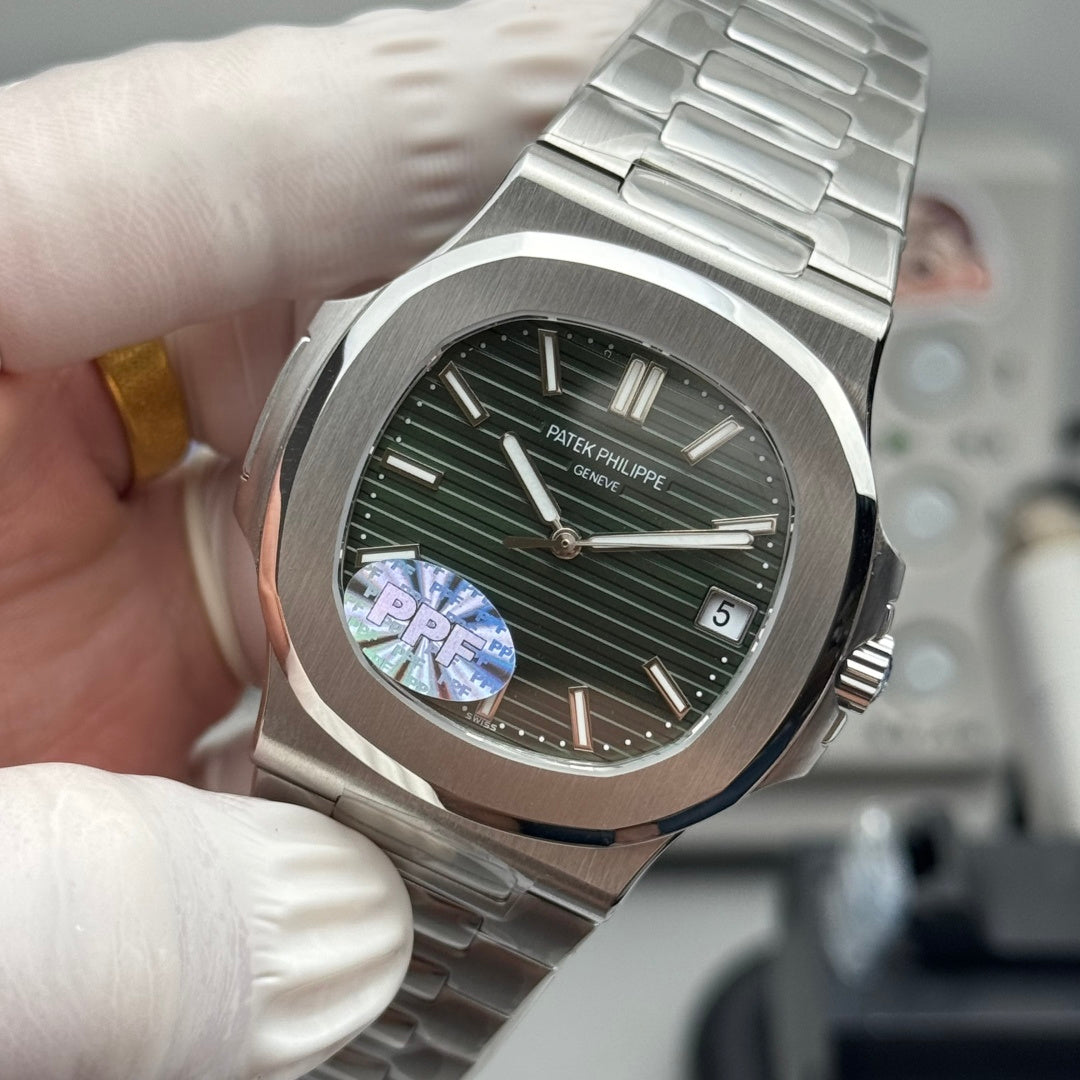 Patek Philippe（百达翡丽）运动优雅（鹦鹉螺 Nautilus）