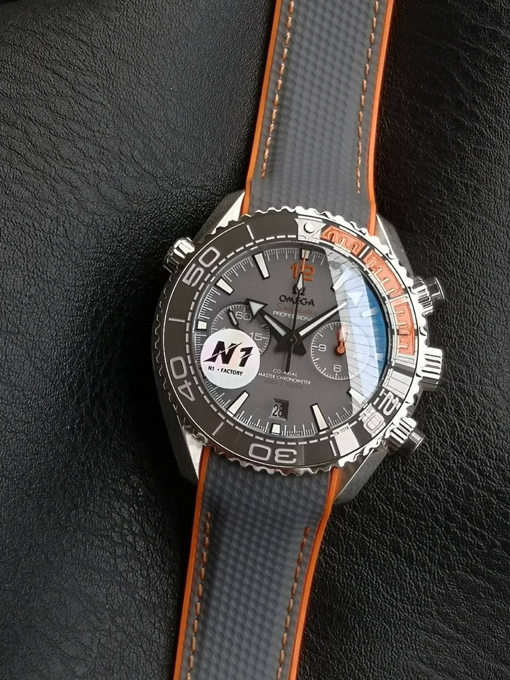 Omega（欧米茄）海马系列600米 四分之一橙计时