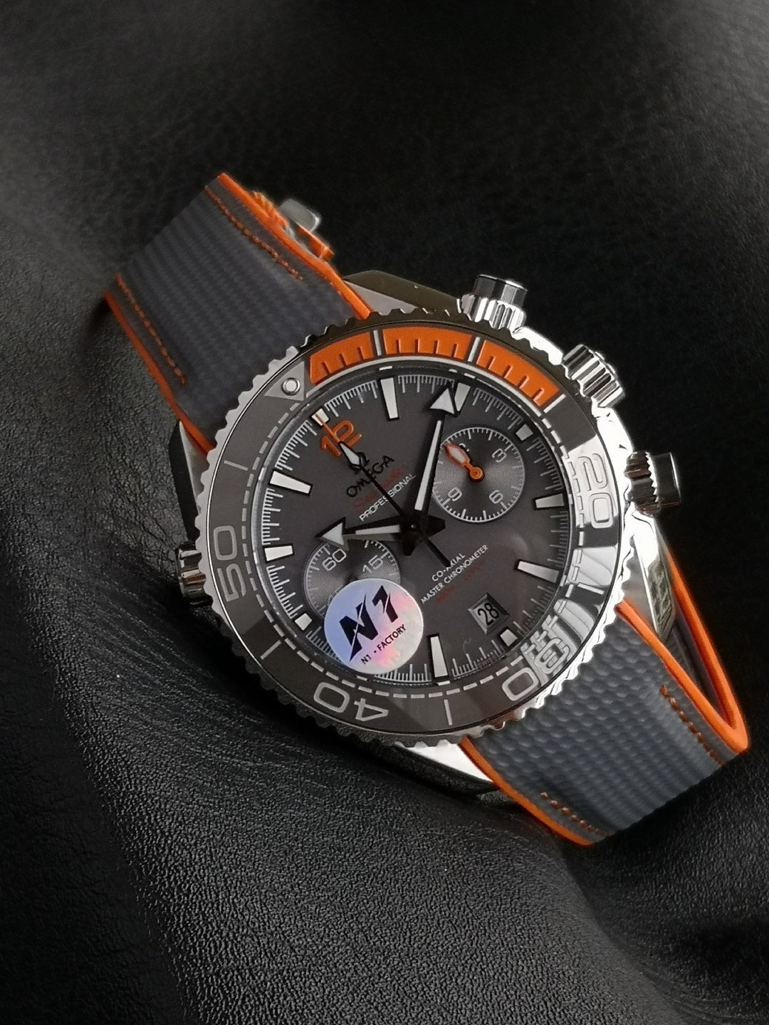 Omega（欧米茄）海马系列600米 四分之一橙计时