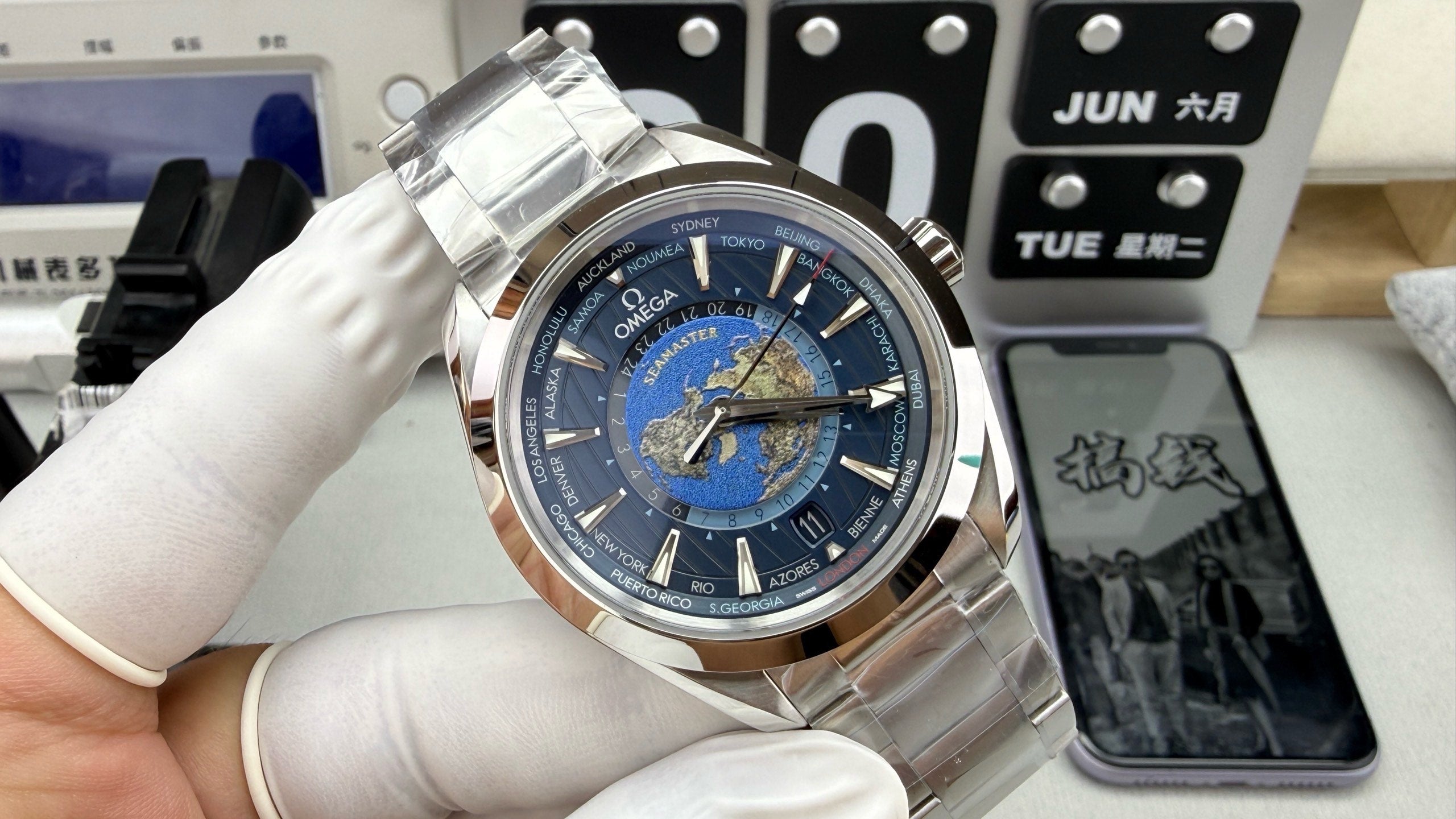 Omega（欧米茄）蓝海马世界时腕表