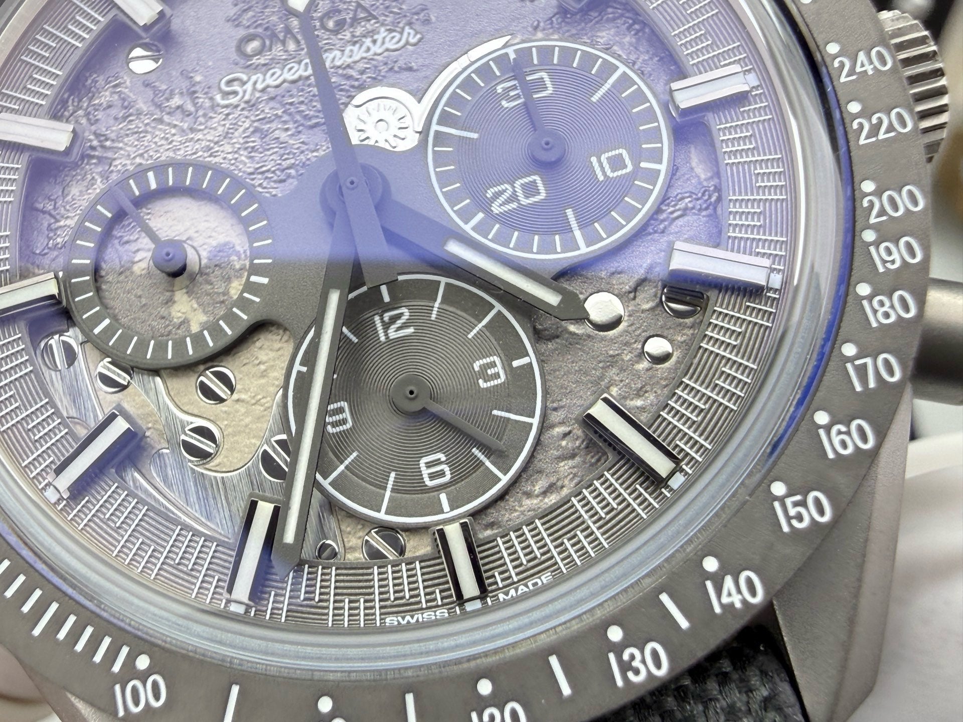 Omega（欧米茄）超霸 Speedmaster 月之暗面