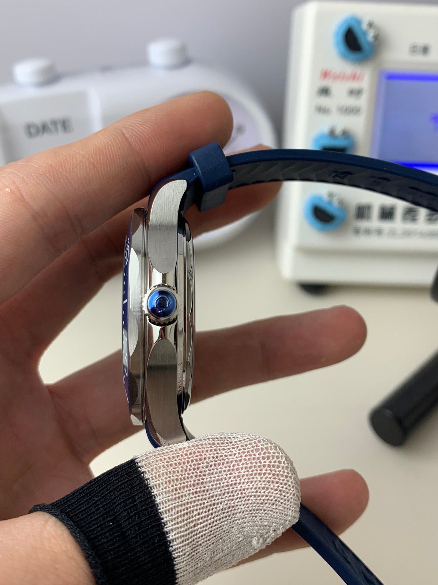 OMEGA（欧米茄）海马系列300米潜水表