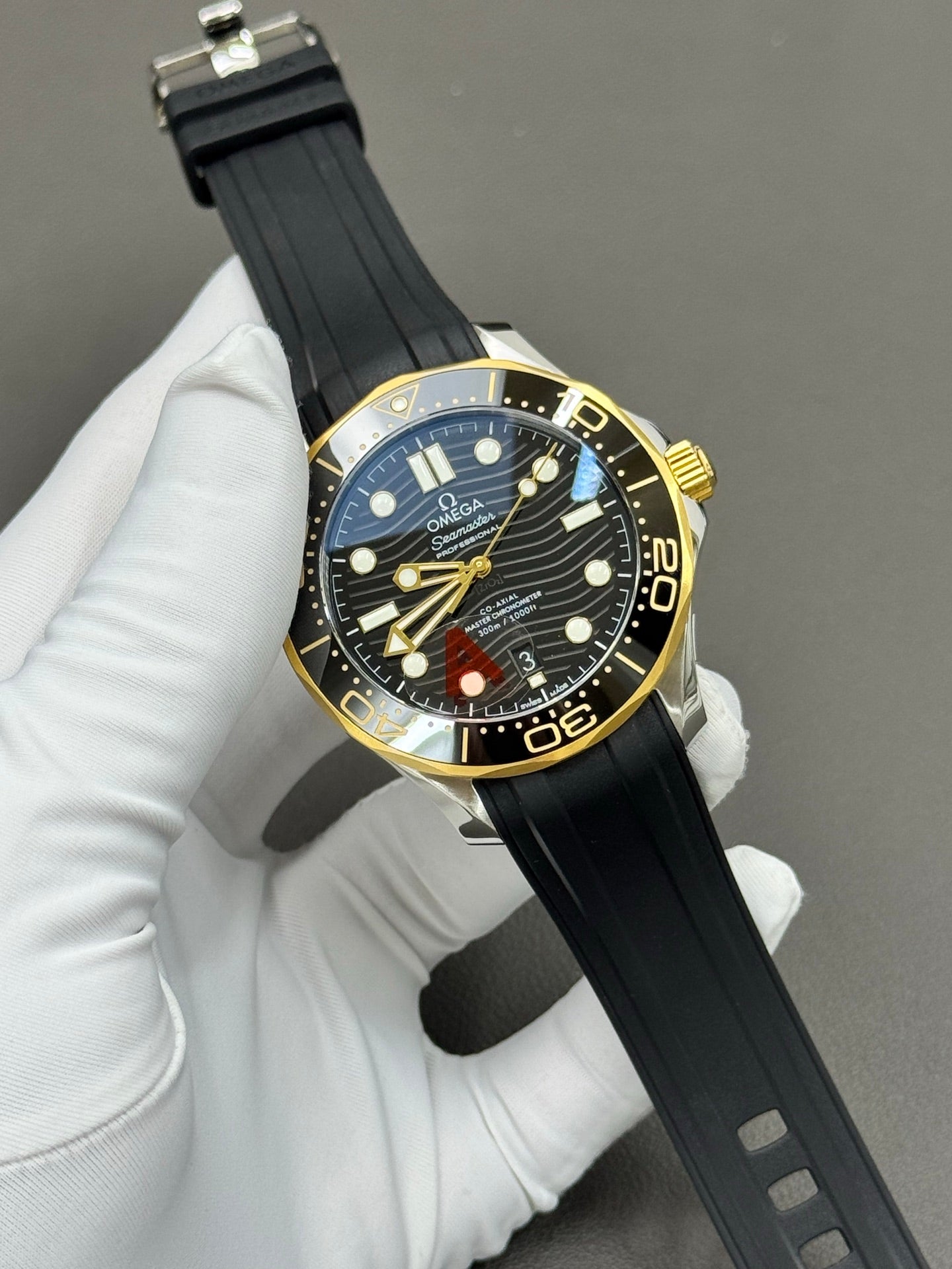 OMEGA/欧米茄 海马系列300米潜水表