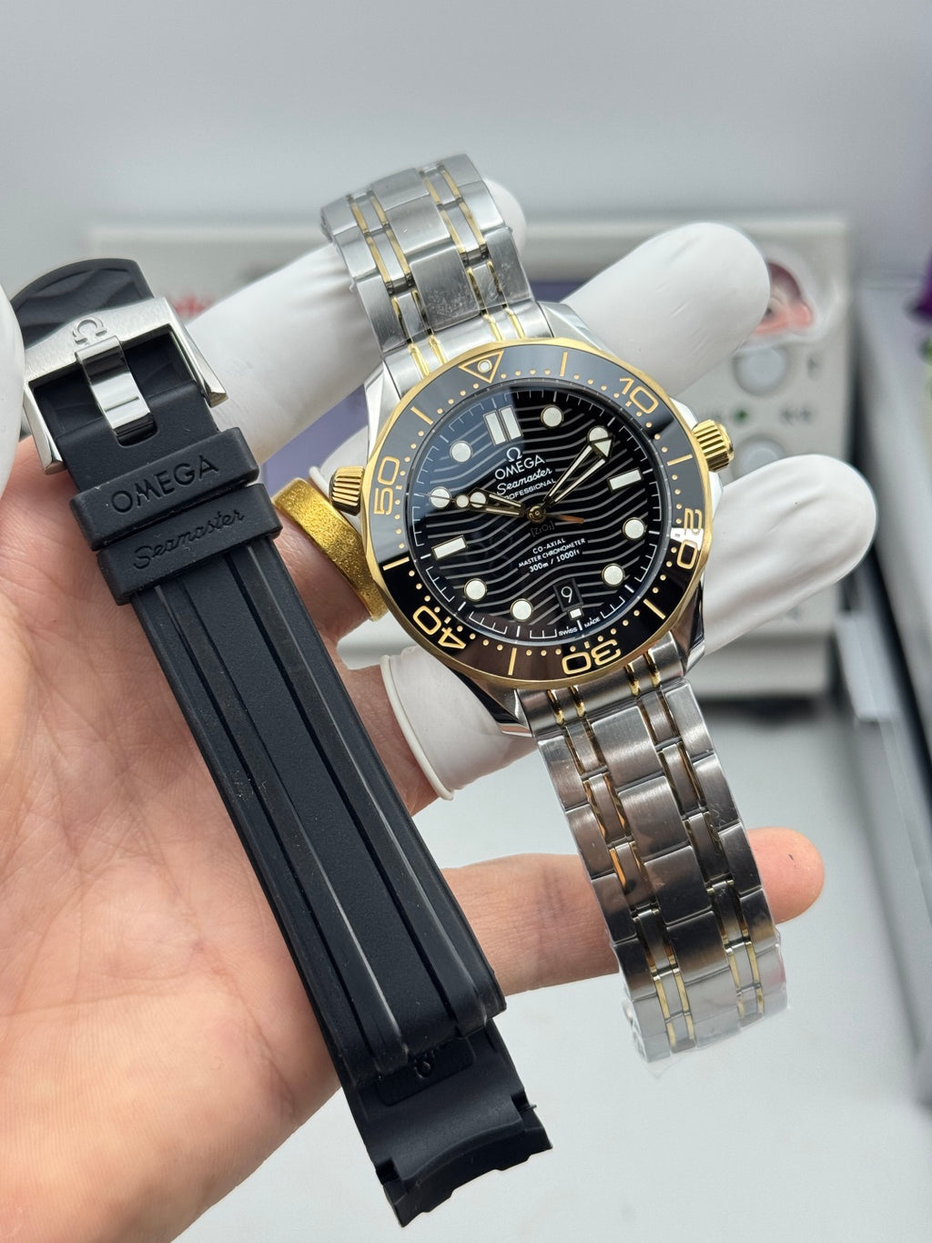 OMEGA 欧米茄 海马300