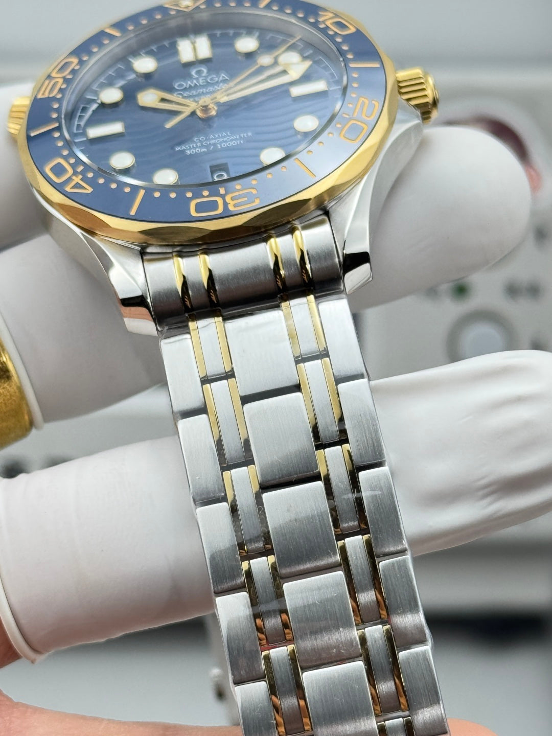 OMEGA 欧米茄 海马300