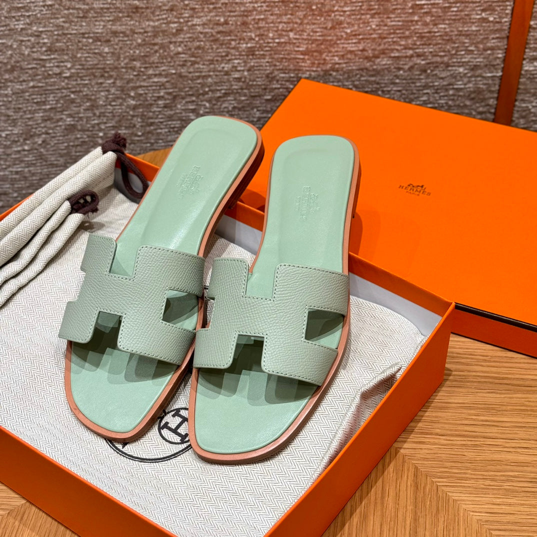 款式/Style ：181 Oran 凉拖