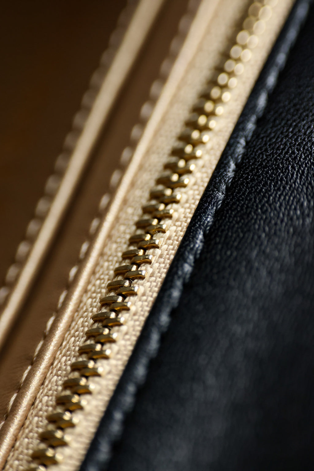 The zipper inside the latest version of the Golden Ball has also changed