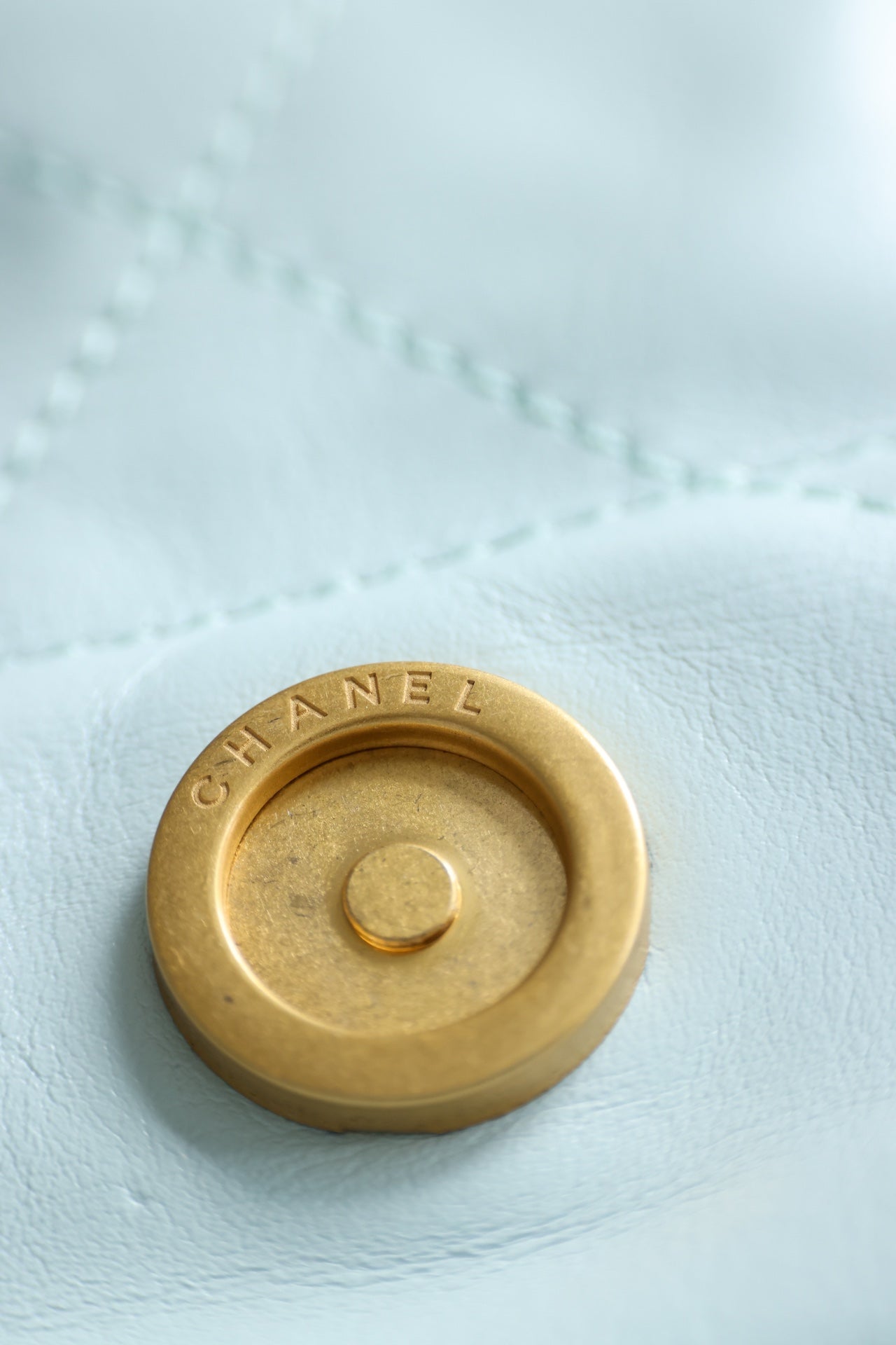 Hardware details perfectly captured in real photos