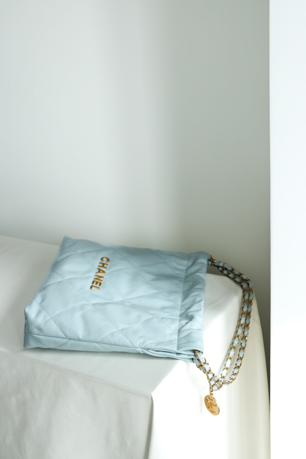 Classic 22 Handbag Haze Cream Blue ZP Leather Shipment