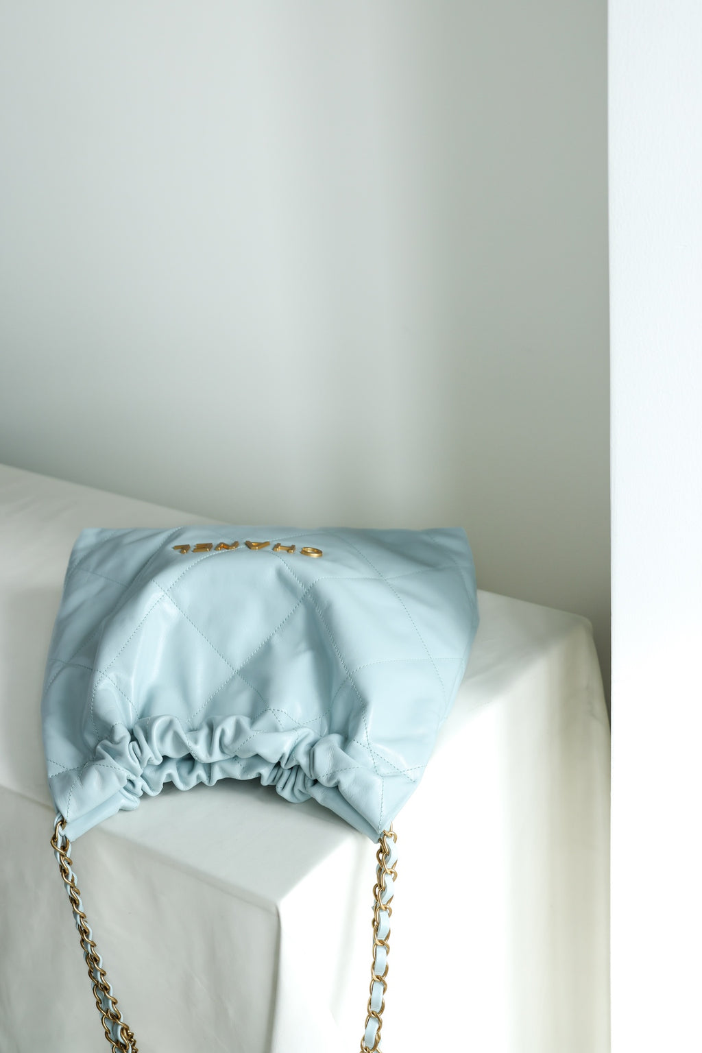 Classic 22 Handbag Haze Cream Blue ZP Leather Shipment