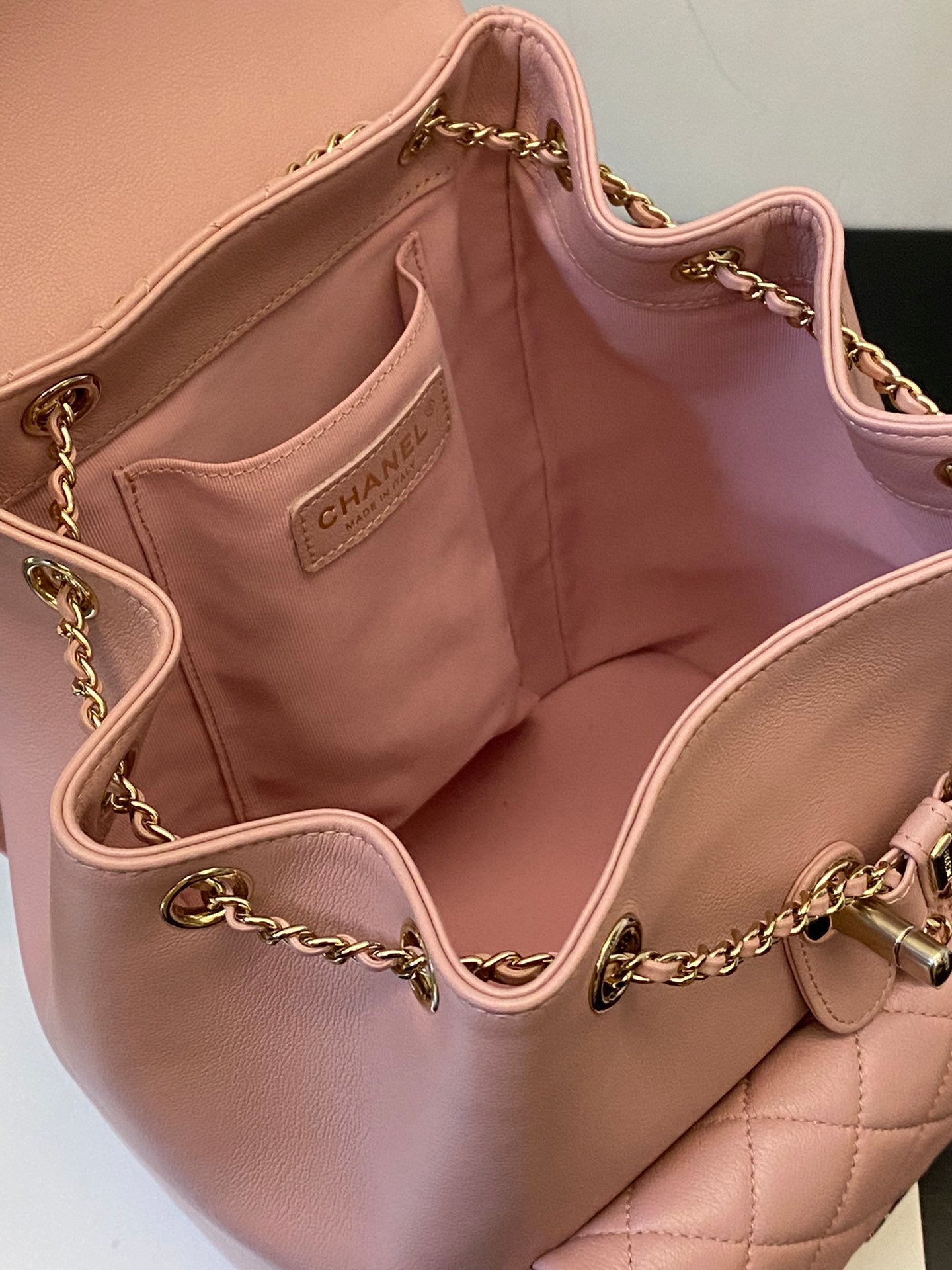 24P DUMA Pink Leather Shoulders