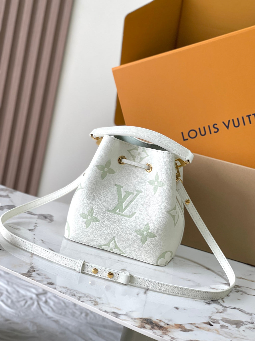 N é ono é BB handbag