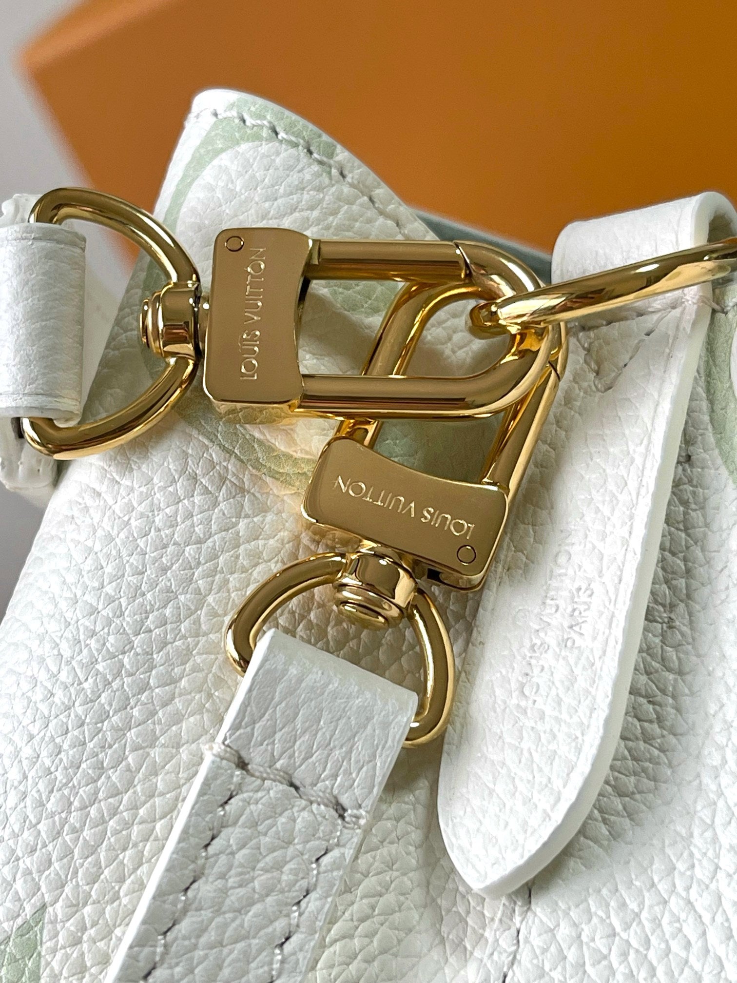 N é ono é BB handbag