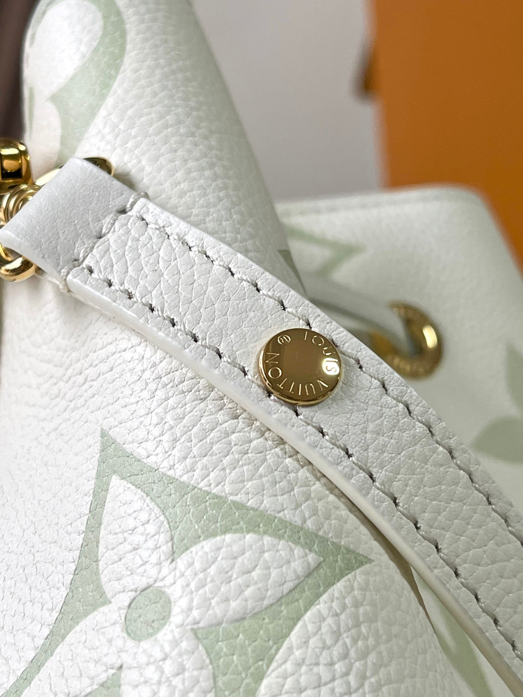N é ono é BB handbag