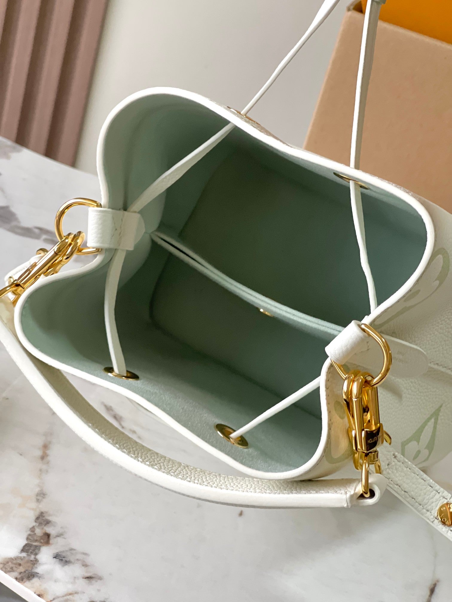 N é ono é BB handbag