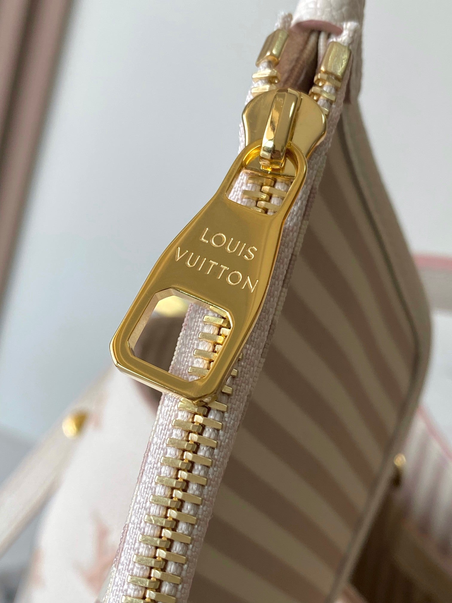 NeoNoe Medium Handbag