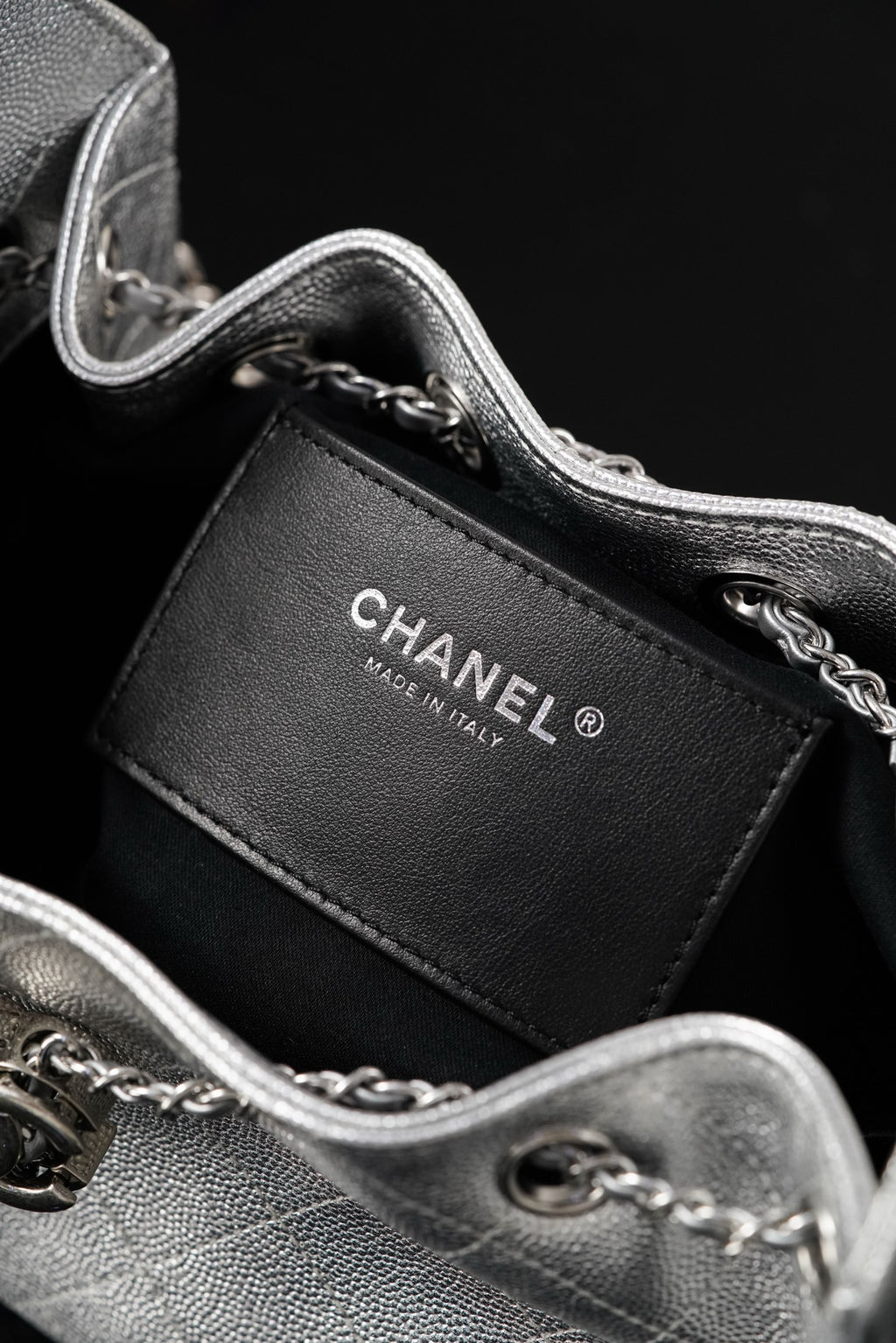 𝐂𝐡𝐚𝐧𝐞𝐥𝟐𝟔𝐂 Series 𝟐𝟓𝐛𝐚𝐠𝐦𝐢𝐧𝐢 Caviar Silver