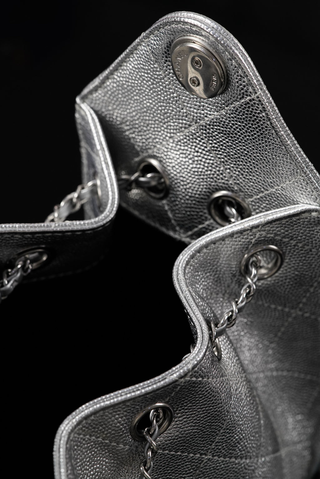 𝐂𝐡𝐚𝐧𝐞𝐥𝟐𝟔𝐂 Series 𝟐𝟓𝐛𝐚𝐠𝐦𝐢𝐧𝐢 Caviar Silver