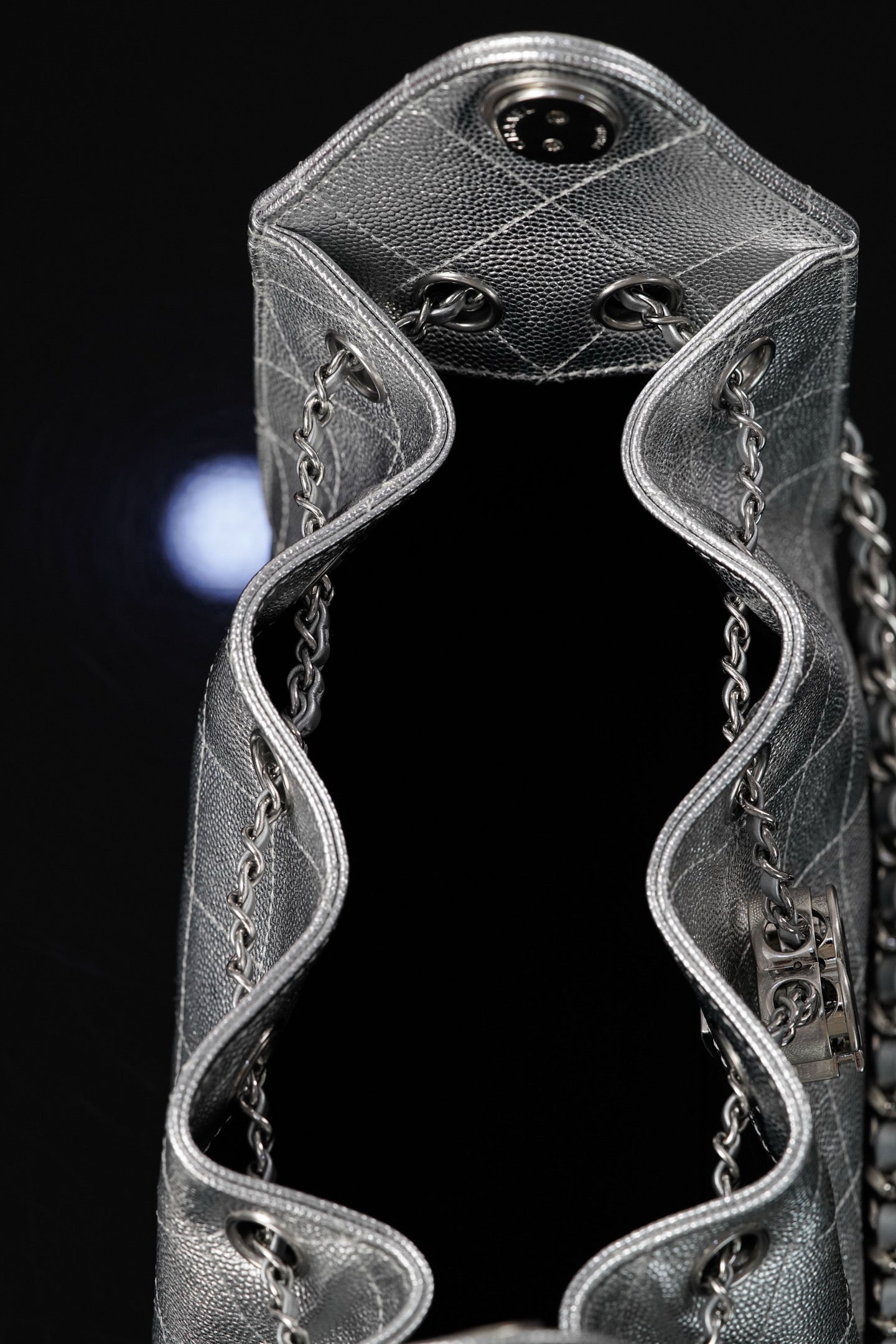 𝐂𝐡𝐚𝐧𝐞𝐥𝟐𝟔𝐂 Series 𝟐𝟓𝐛𝐚𝐠𝐦𝐢𝐧𝐢 Caviar Silver