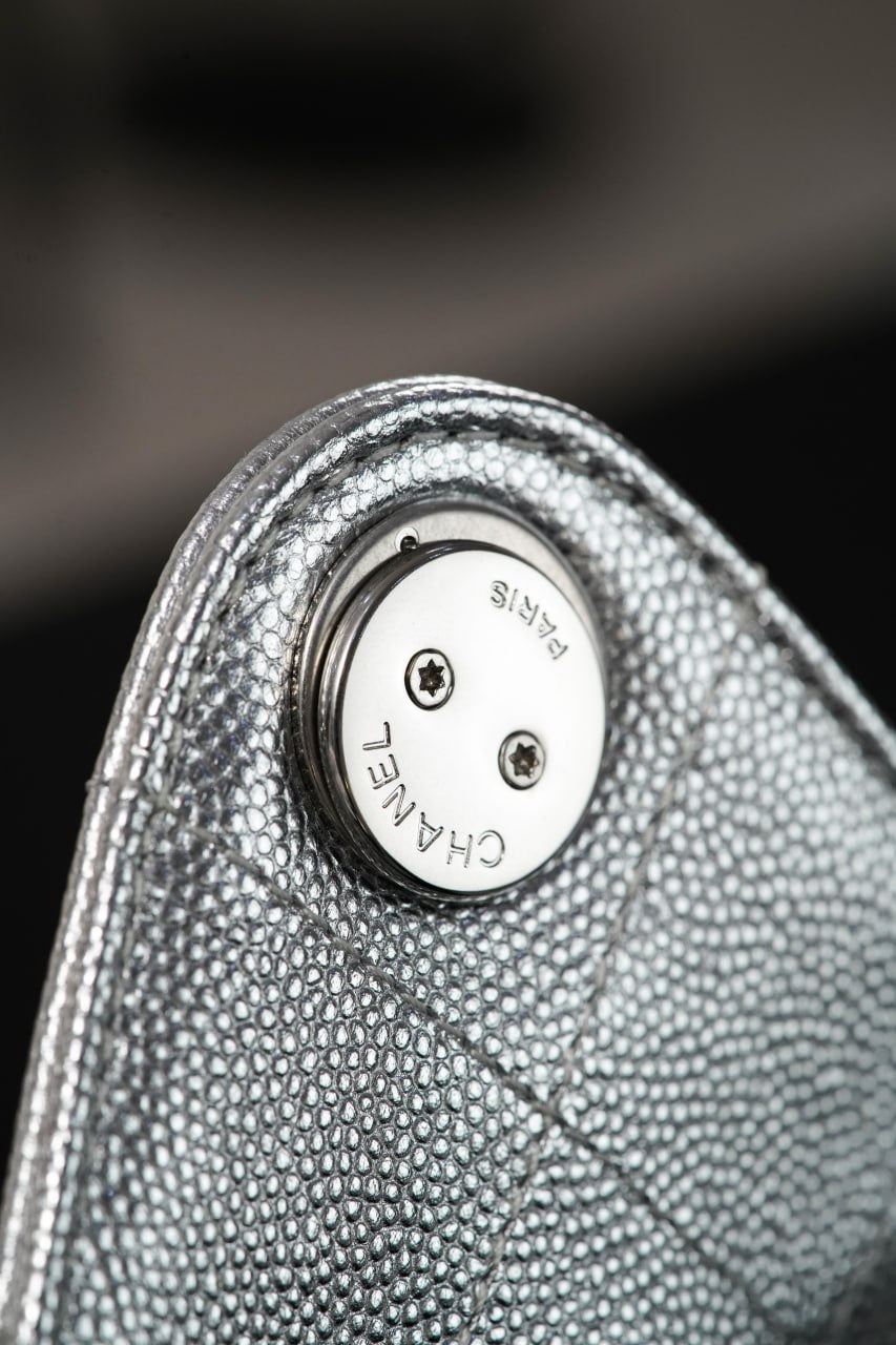 𝐂𝐡𝐚𝐧𝐞𝐥𝟐𝟔𝐂 Series 𝟐𝟓𝐛𝐚𝐠𝐦𝐢𝐧𝐢 Caviar Silver