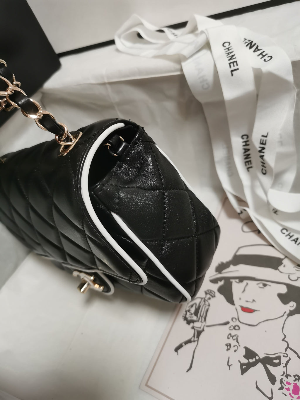 Black and white dual tone diamond grid chain bag