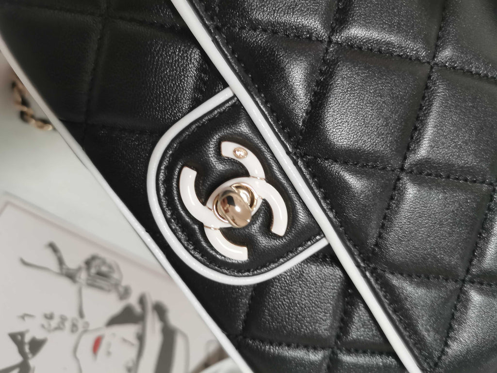 Black and white dual tone diamond grid chain bag