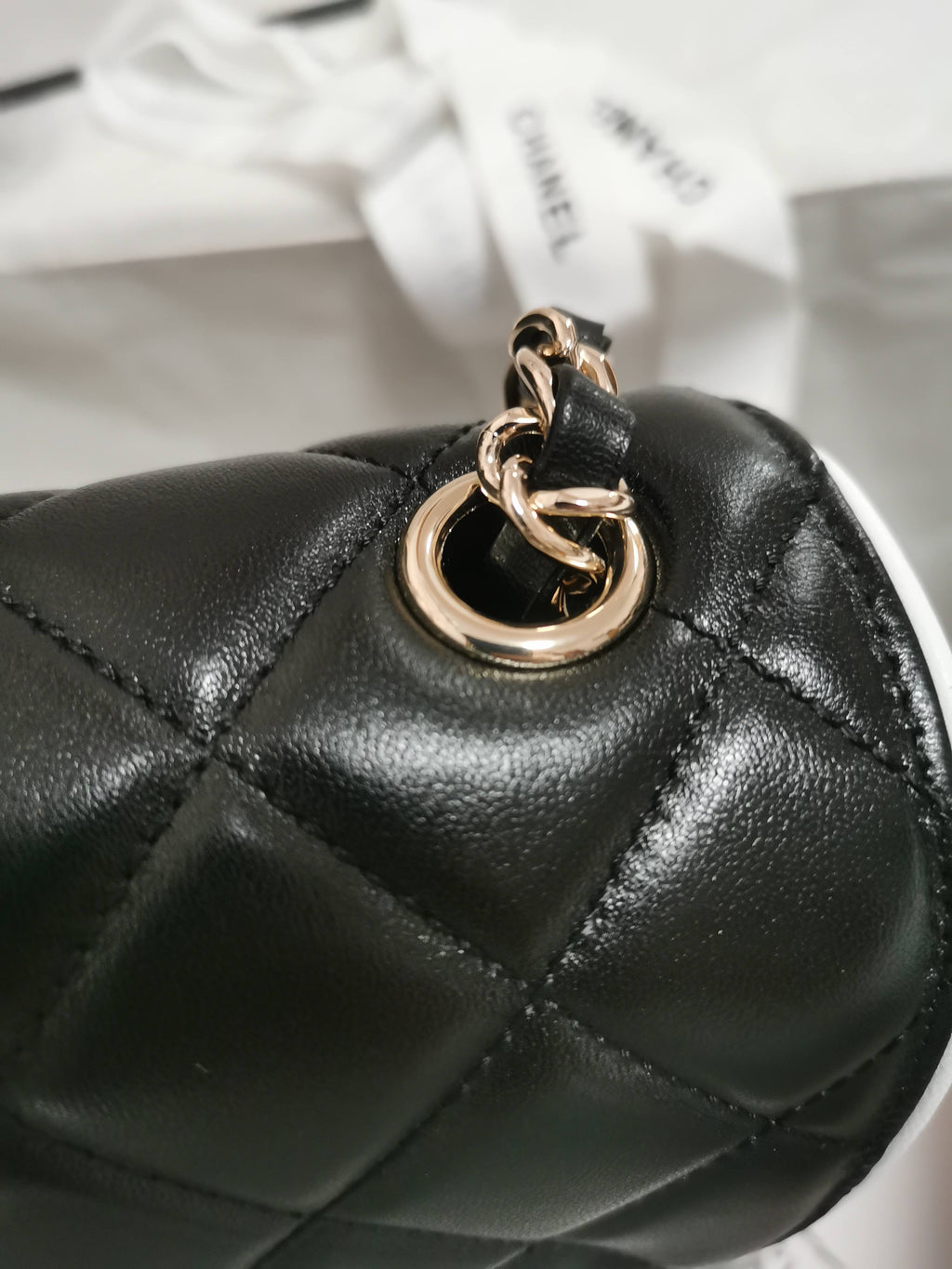 Black and white dual tone diamond grid chain bag